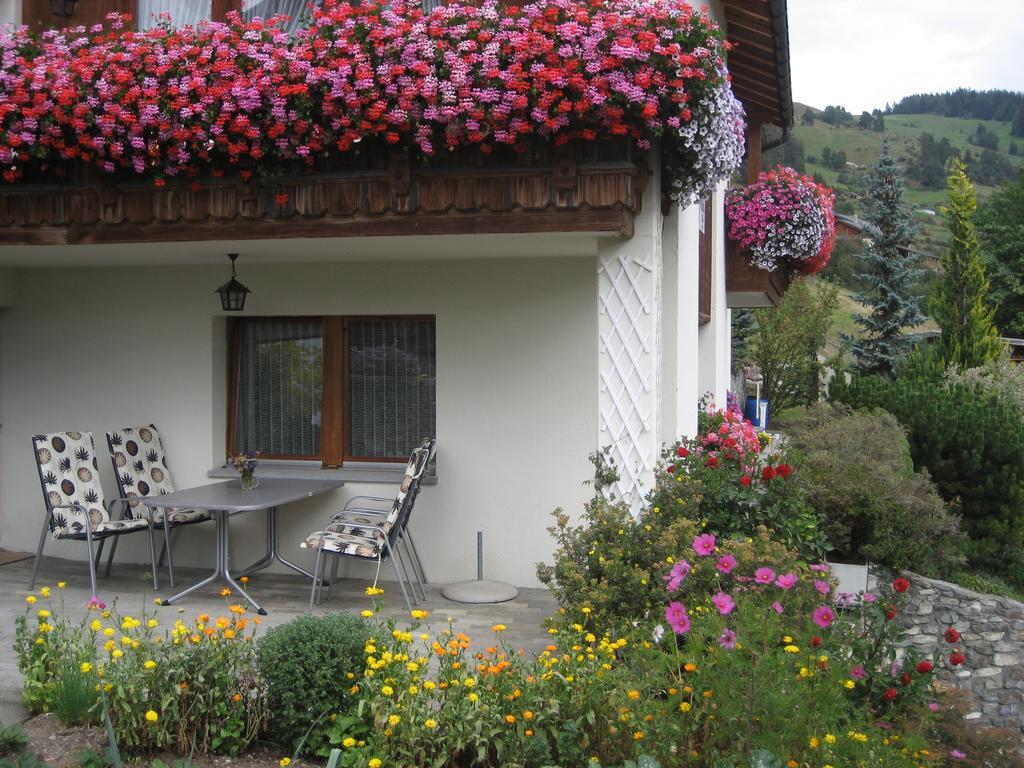 Ferienwohnung Chasa Plajet Ramosch Exterior foto