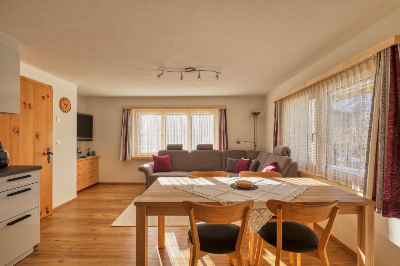 Ferienwohnung Chasa Plajet Ramosch Exterior foto